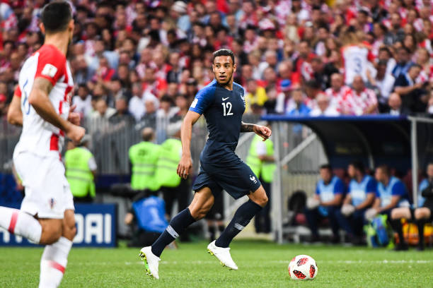 足球场上的 足球场上的